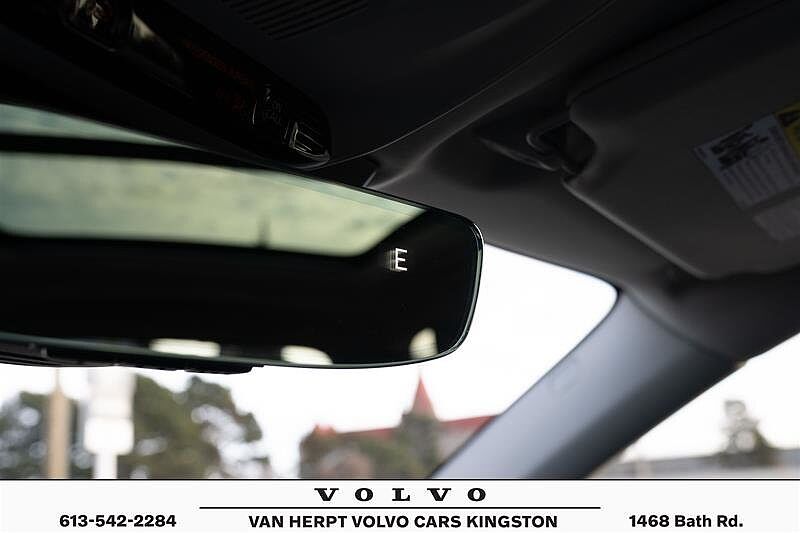 Volvo  T6 AWD Momentum (7-Seat)