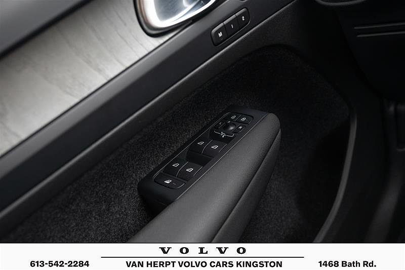 Volvo  B5 AWD Plus - Dark